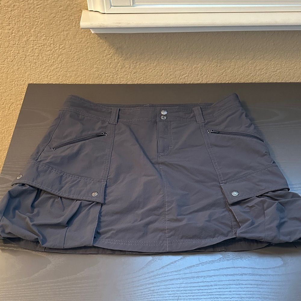 Athleta Gray Cargo Skirt with Shorts under Button Detail Pockets Size 8